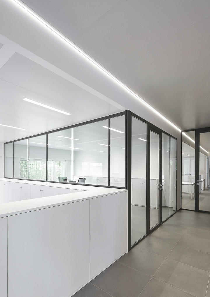 Flexibel verplaatsbare glaswand