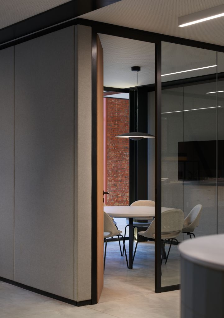 JB 2000 QUIET rundum stoffbezogen und mit integrierten Lüftungskanälen