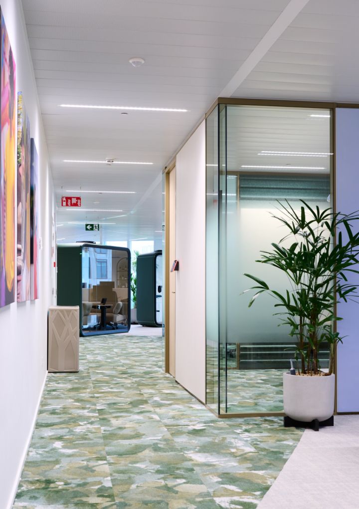 JB PURE 100 double glazed partition combined with JB 2000 full partition